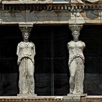 KARYATIDEN IM ERECHTHEION-AKROPOLIS