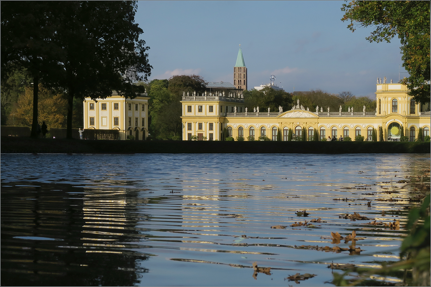 Kassel . . . Blick über den Hirschgraben beim Herbstspaziergang in der Aue