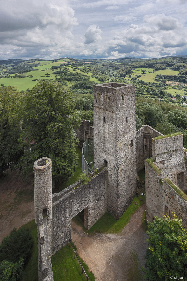 Kasselburg mit Ausblick