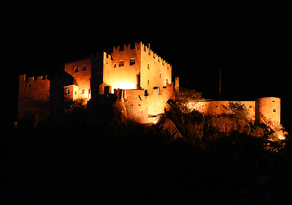 Kastellbell by night