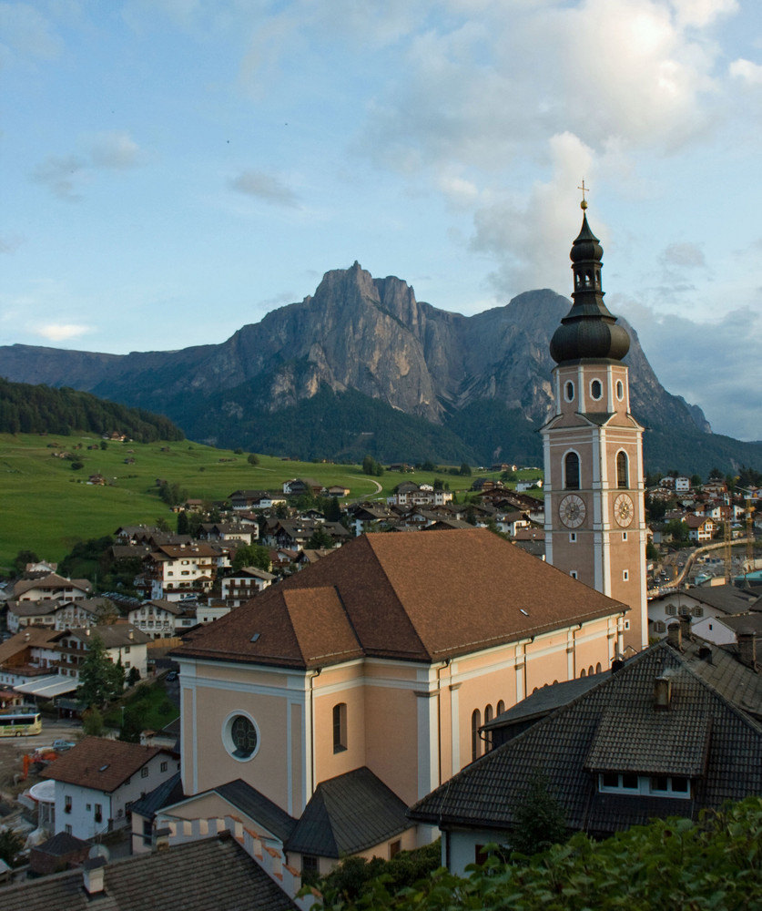 Kastelruth mit Blick auf den Schlern