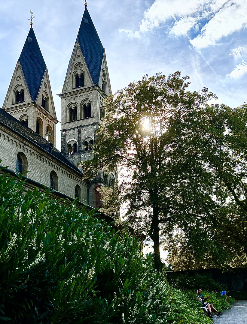 Kastorkirche am Abend