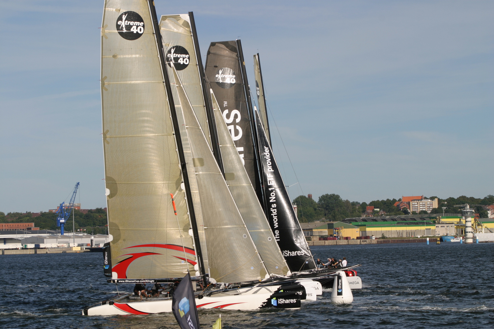 Katamaran Segeln im Kieler Hafen