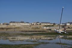 Katamaran vor Saint Malo