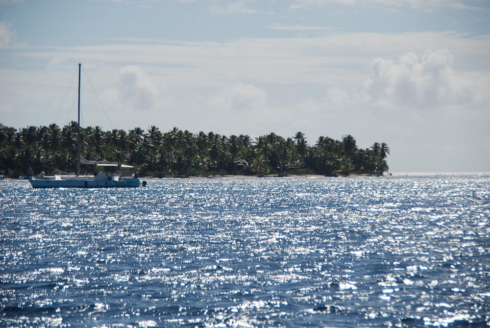 Katameran vor der Insel Sauna in der Karibik