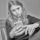 Katharina mit Smartphone