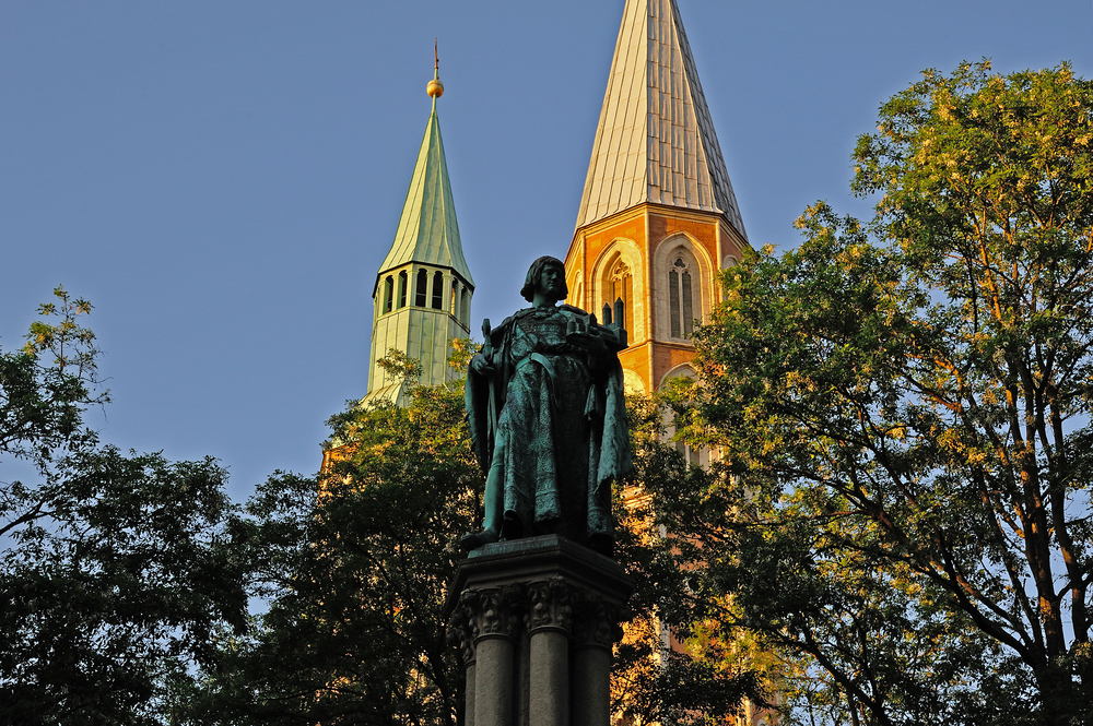 Katharinenkirche mit Bronzestatue Heinrichs des Löwen, Braunschweig