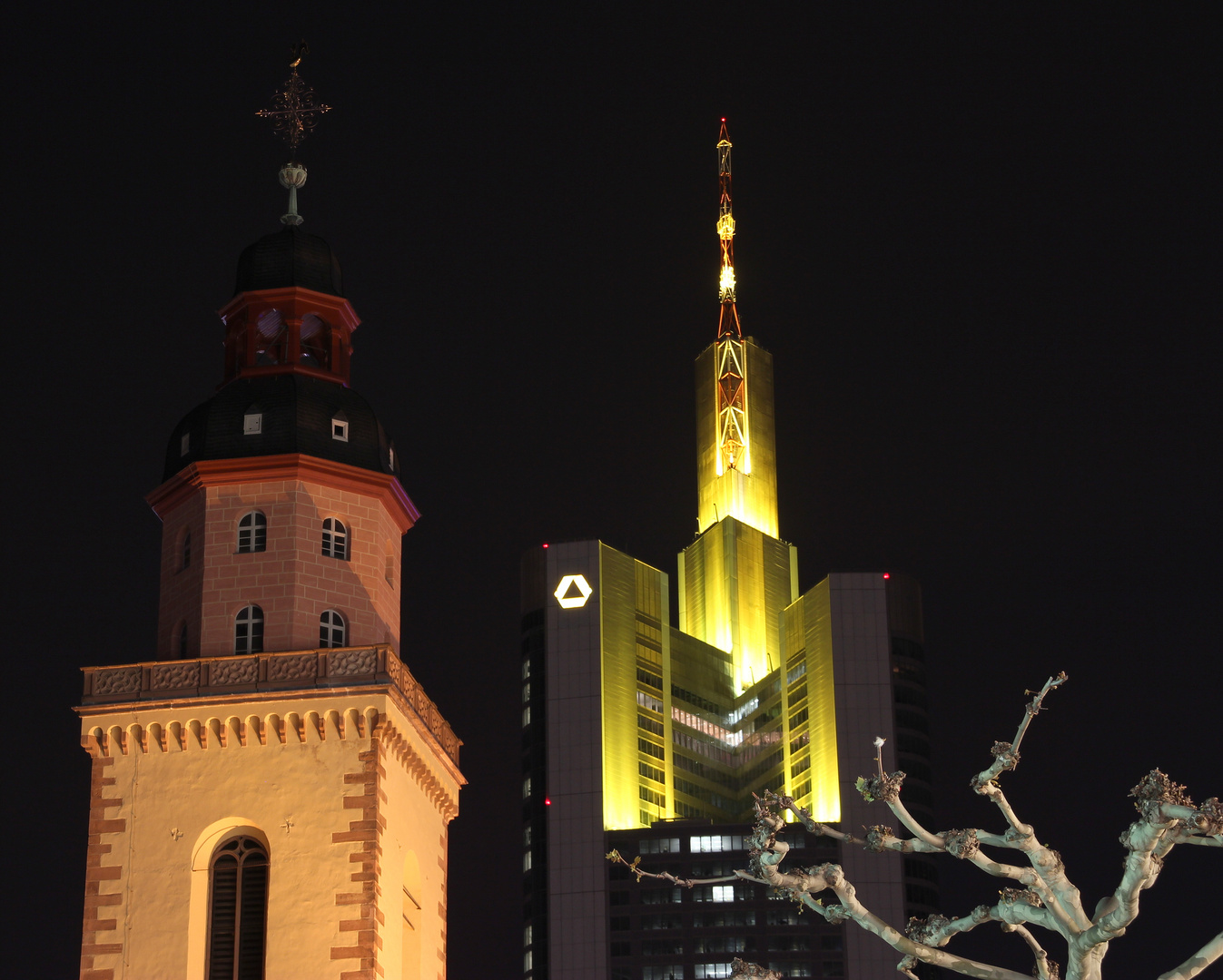 Katharinenkirche und Commerzbanktower in Frankfurt