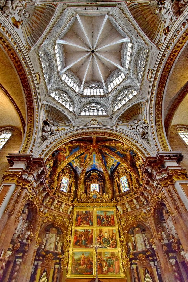 Kathedrale: Altar und Kuppel