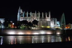 Kathedrale bei Nacht