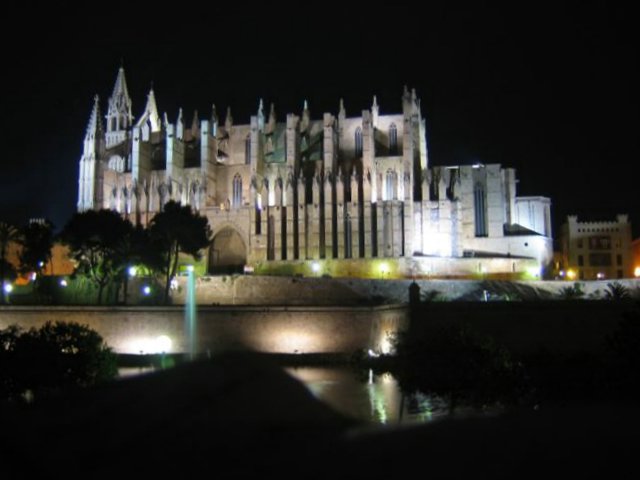 Kathedrale bei Nacht