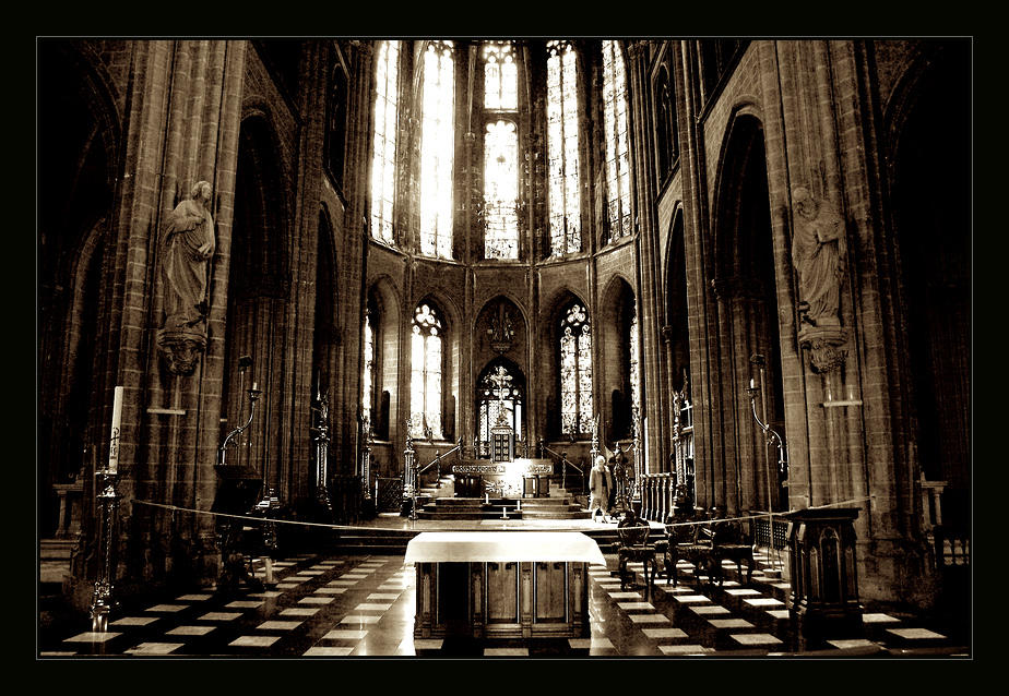 Kathedrale II (sepia)