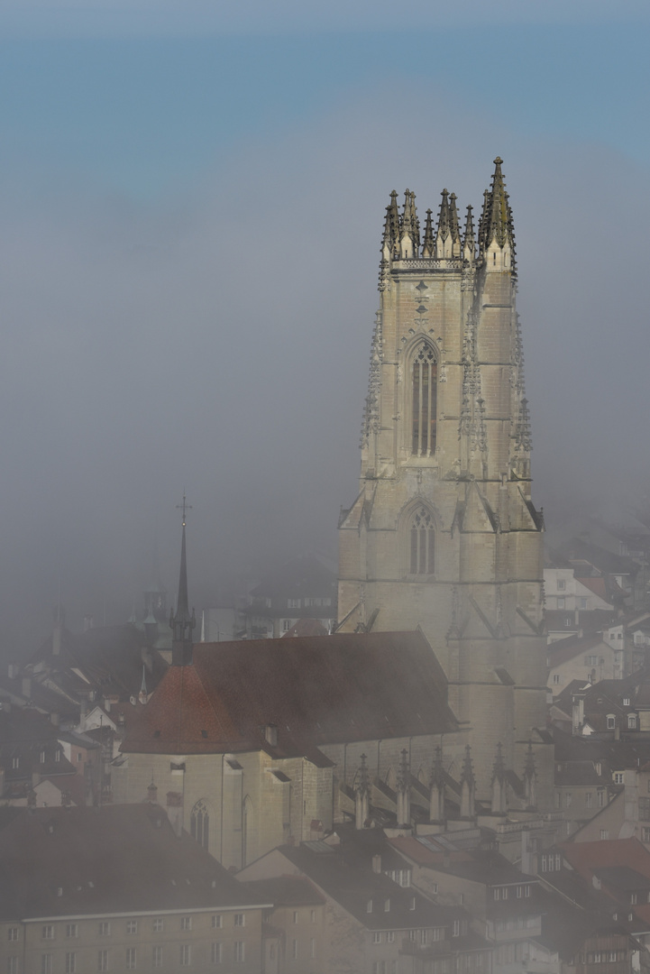 Kathedrale im Nebel