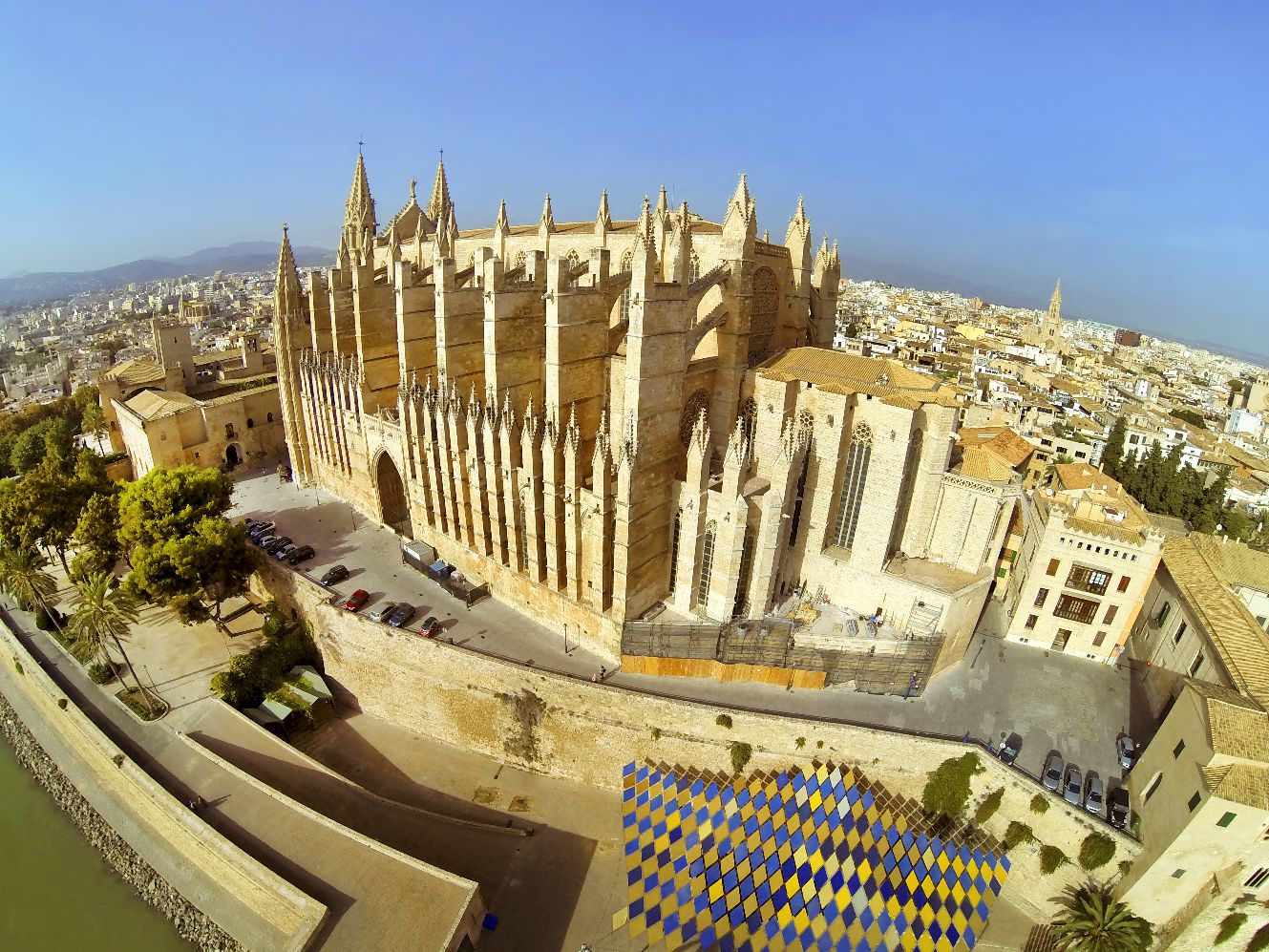 Kathedrale La Seu aus der Sicht meiner Drohne im Mittagslicht, Herbst 2013