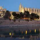 Kathedrale La Seu in Palma zur blauen Stunde