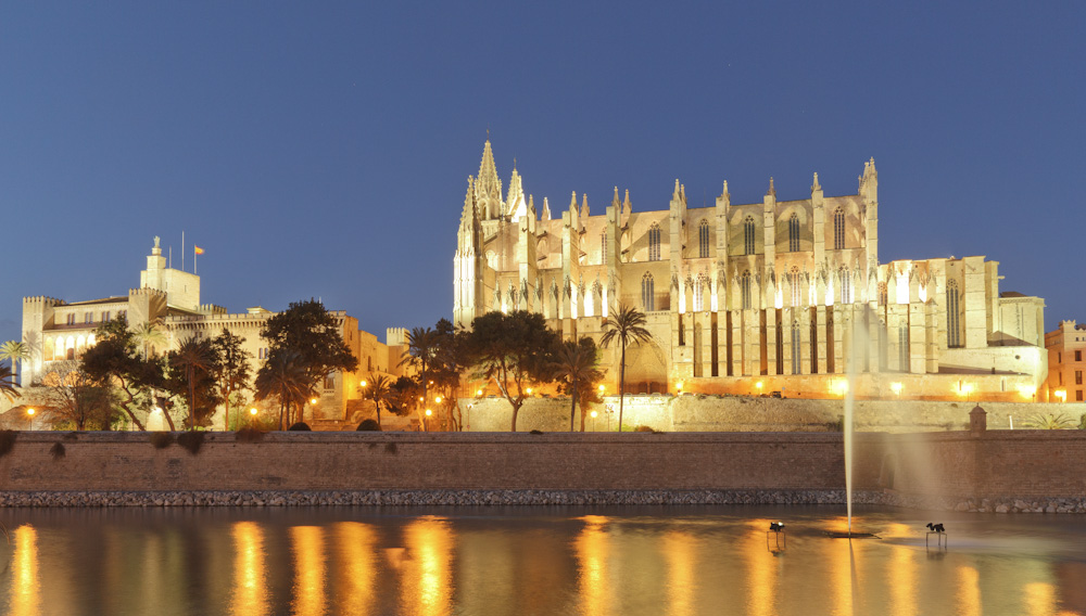 Kathedrale von Palma zur blauen Stunde