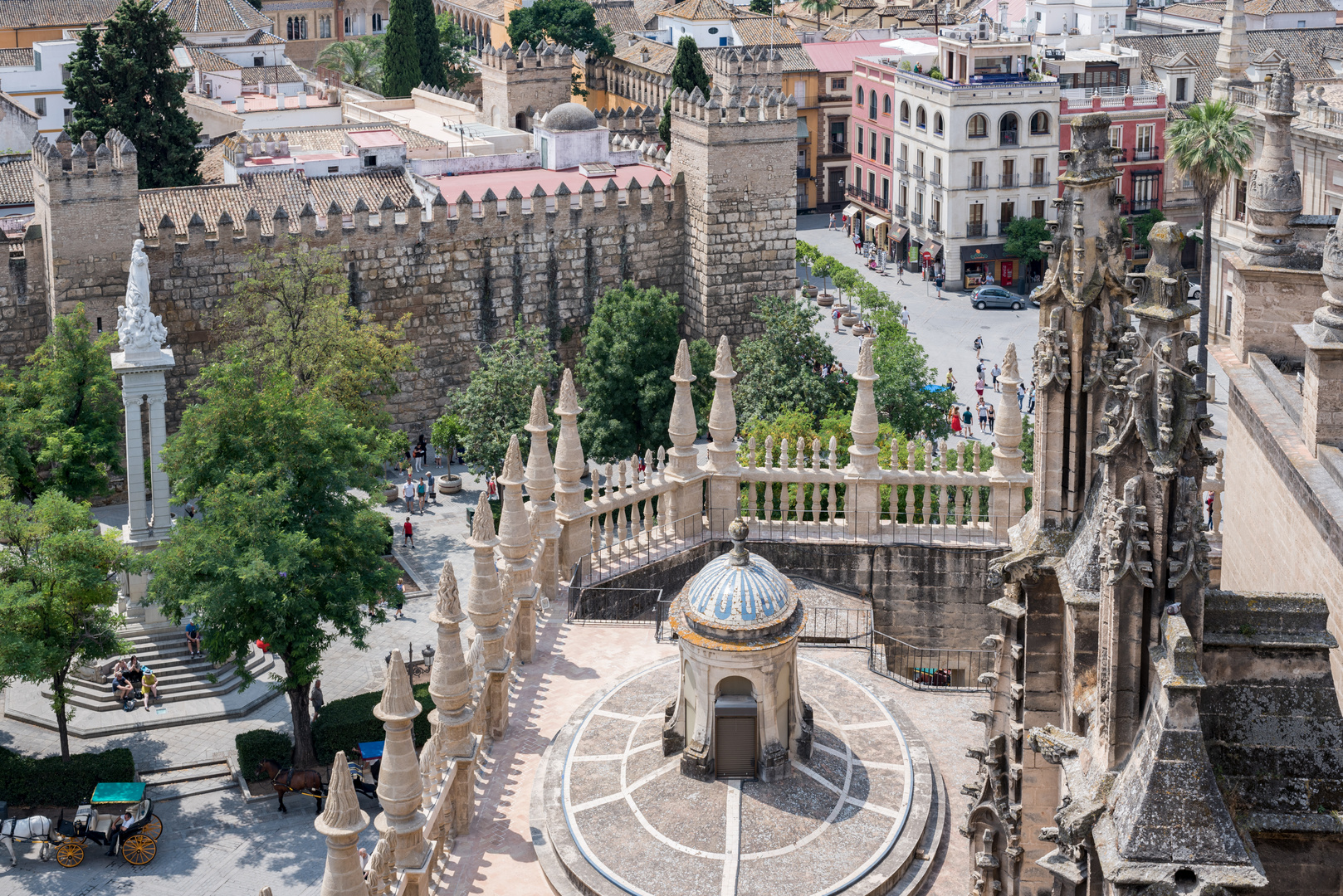 Kathedrale von Sevilla_Blick auf die Alcazar