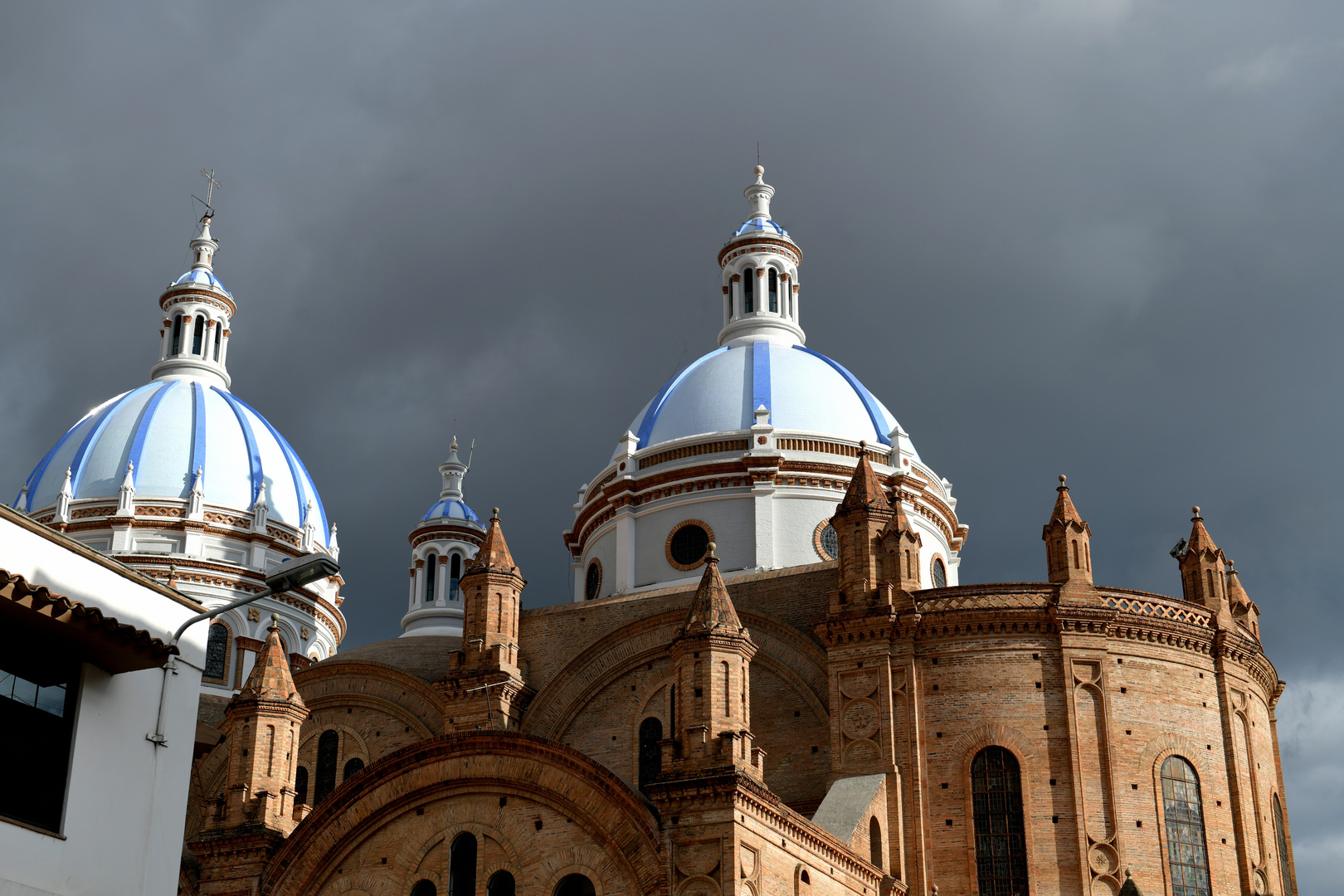 Kathedrale vor Gewitterwolken 1