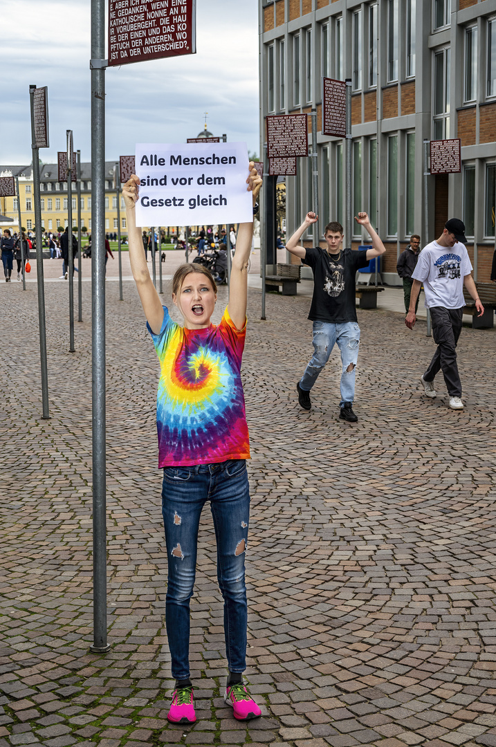 Kathi Stock demonstriert für gleichheit auf dem Platz der Grundrechte--2