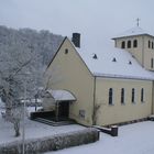 Katholische Kirche in Aumenau im Winter