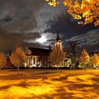 Katholische Kirche St. Josef im Herbst