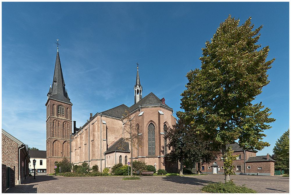 Katholische Pfarrkirche in Kempen   OT St. Hubert