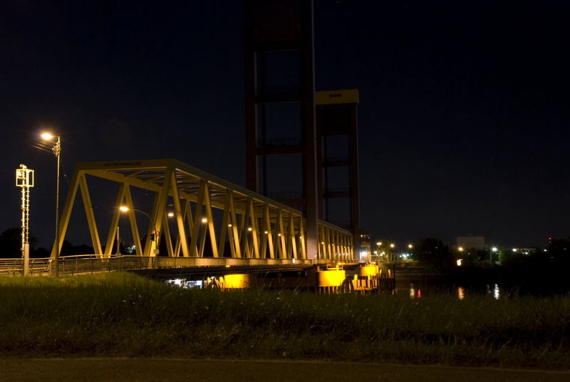 Kattwykbrücke bei Nacht