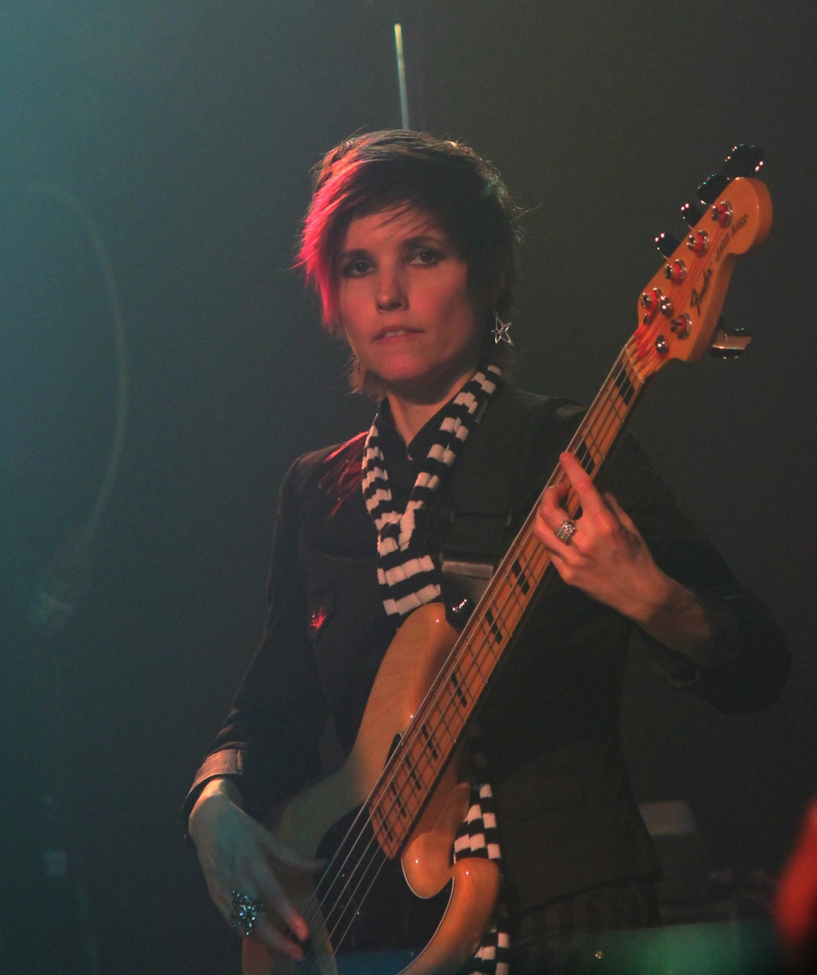 Katy Zee Bass bei Omega