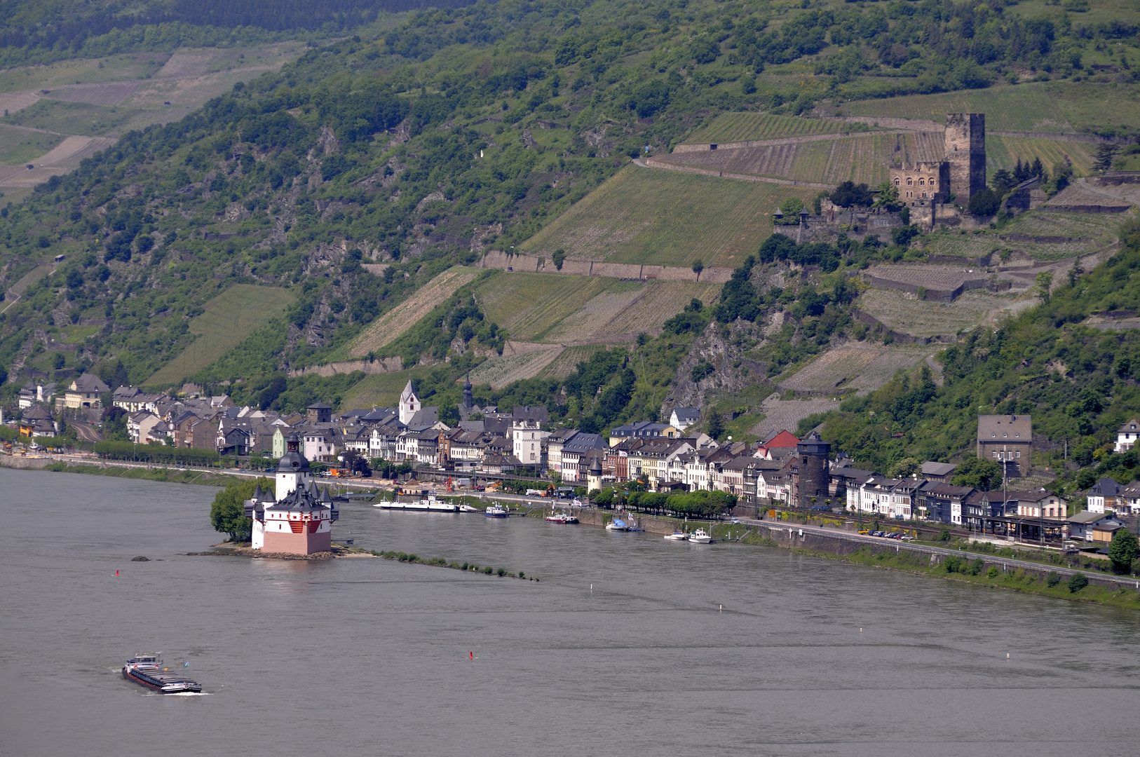 Kaub am Rhein mit der Burg Gutenfels und Pfalzgrafenstein