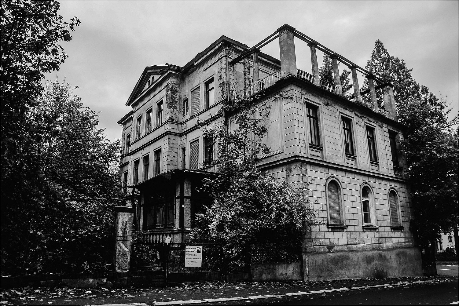 Kauf mich Foto & Bild spezial, marodes, monochrome Bilder auf