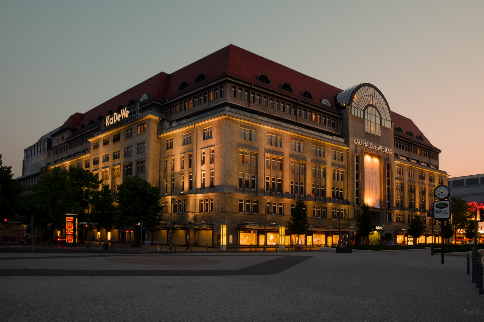 Kaufhaus des Westens in der Abenddämmerung