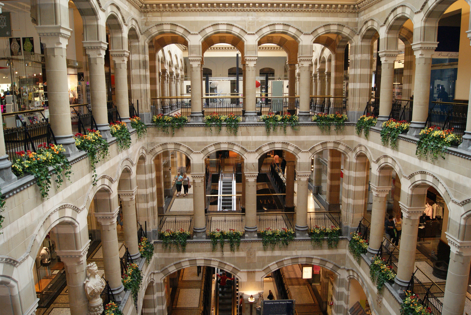 Kaufhaus Magna Plaza