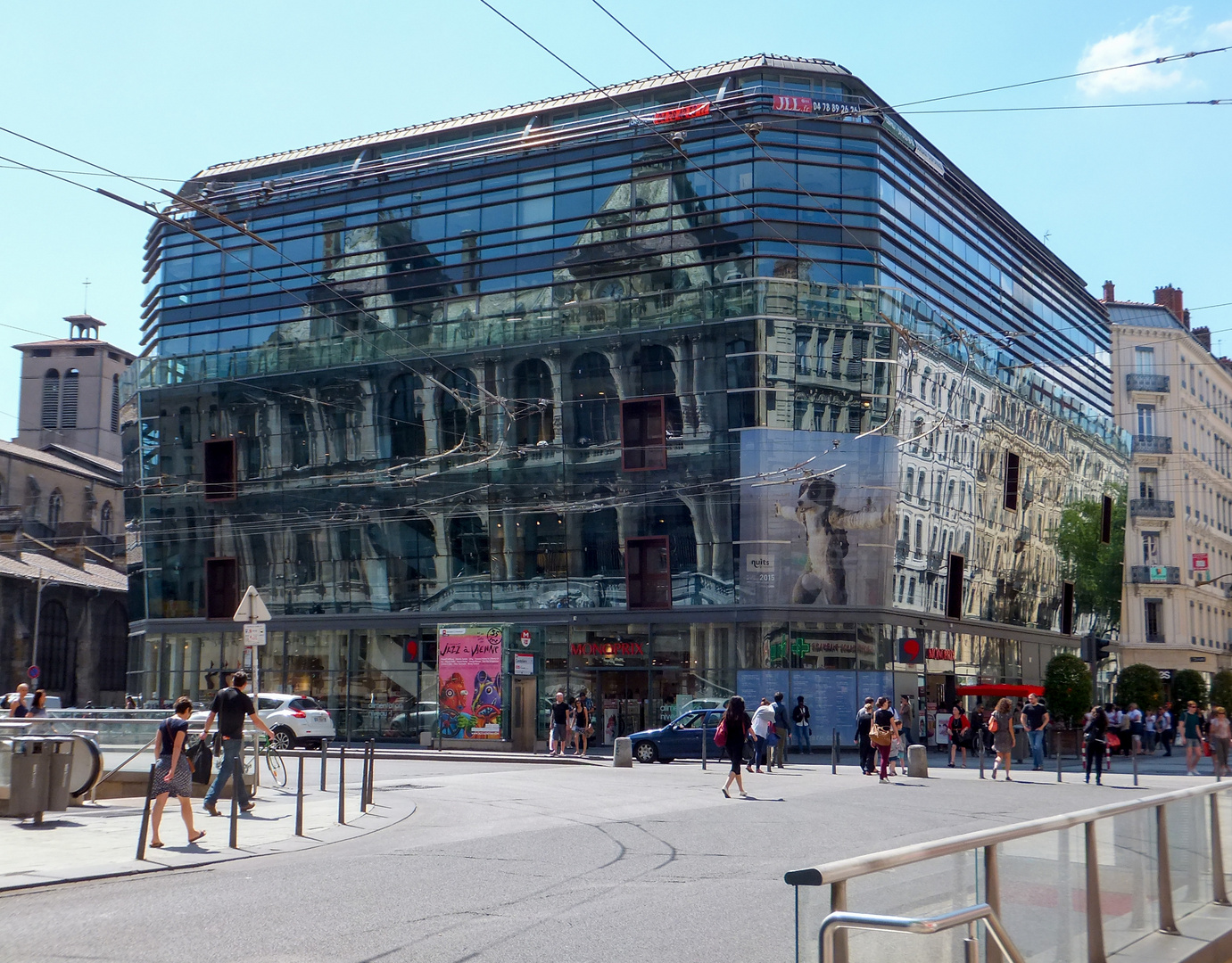 Kaufhaus mit Spiegelfassade - Lyon, Frankreich