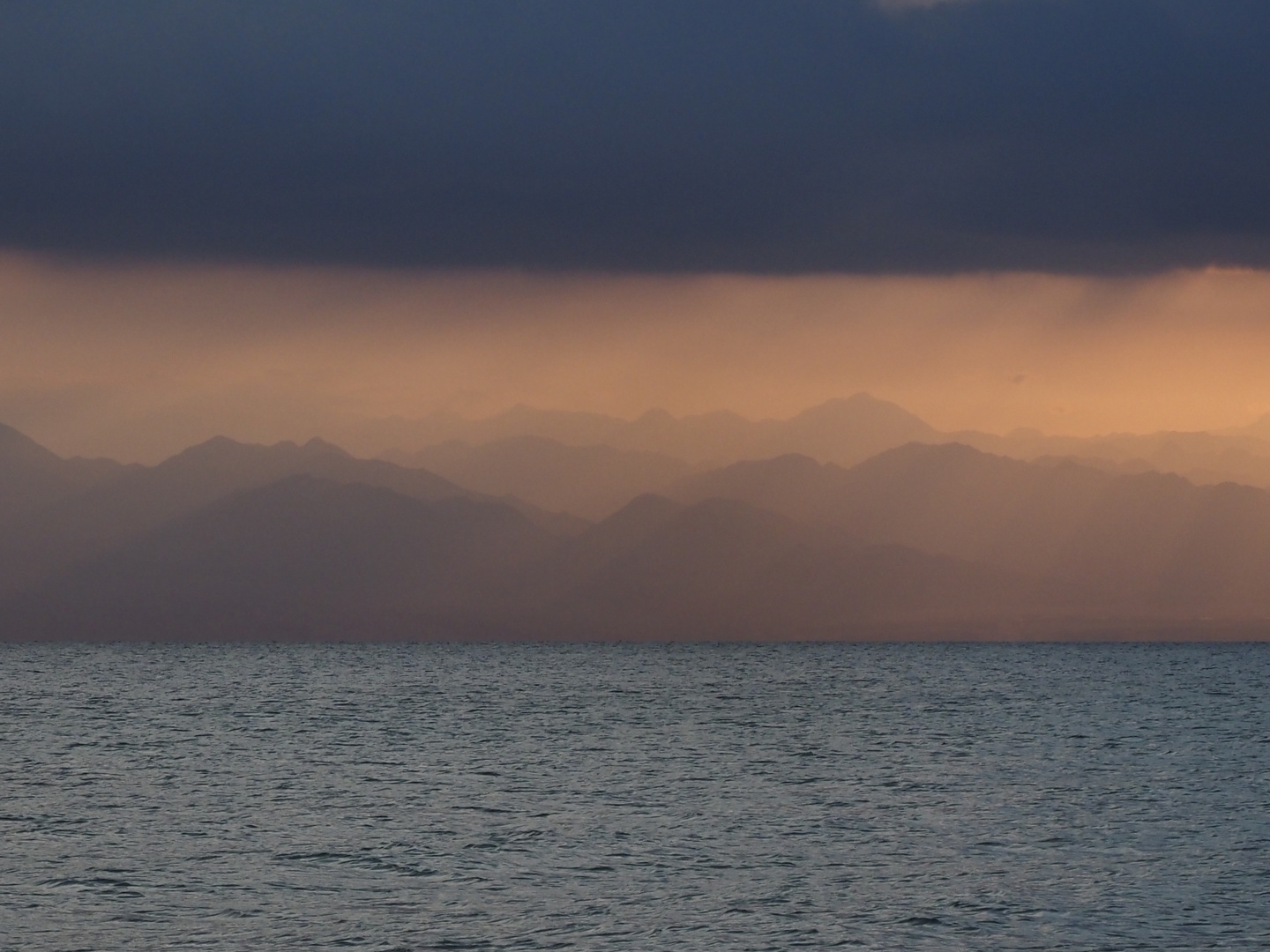 Kaum aufgegangen schon wieder hinter der Wolkenwand