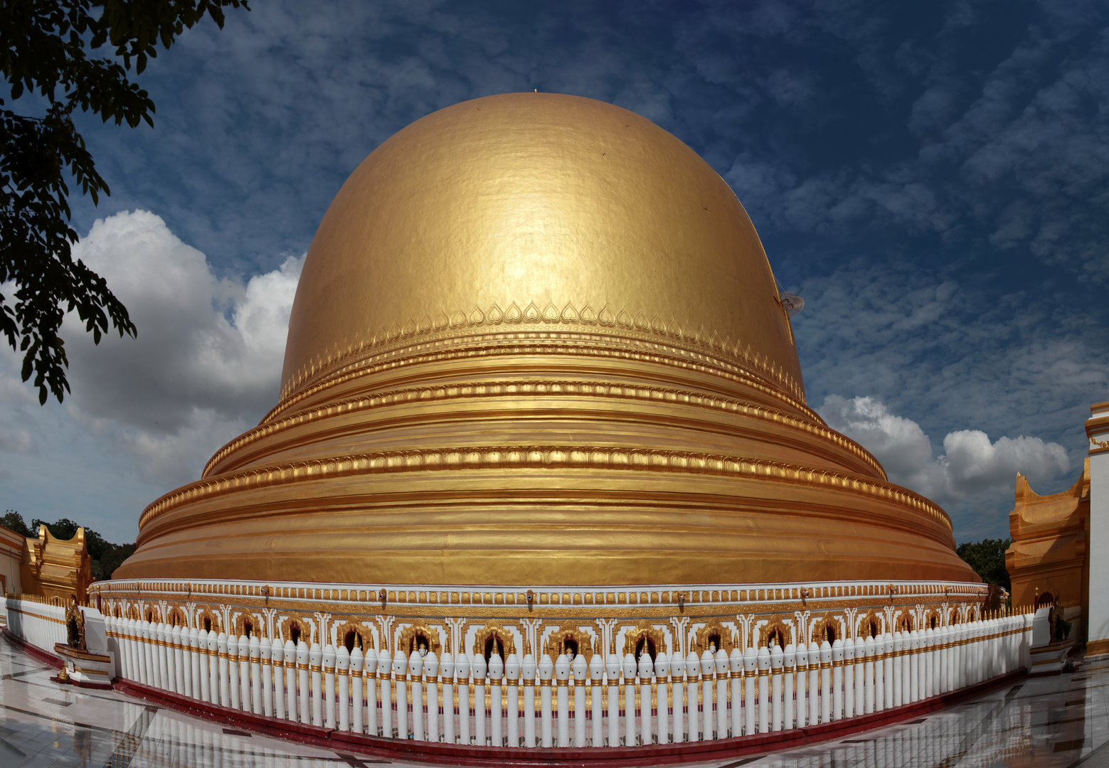 Kaung mu daw Pagoda