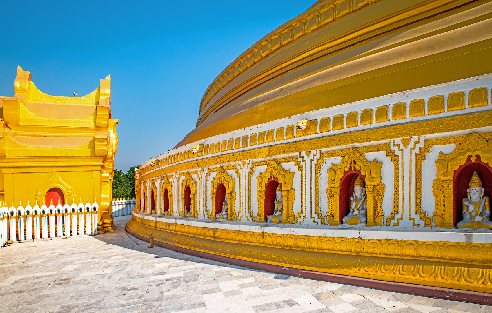 Kaunghmudaw Pagoda in Sagaing