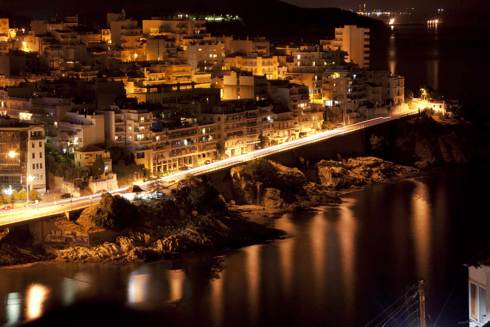 Kavala bei Nacht