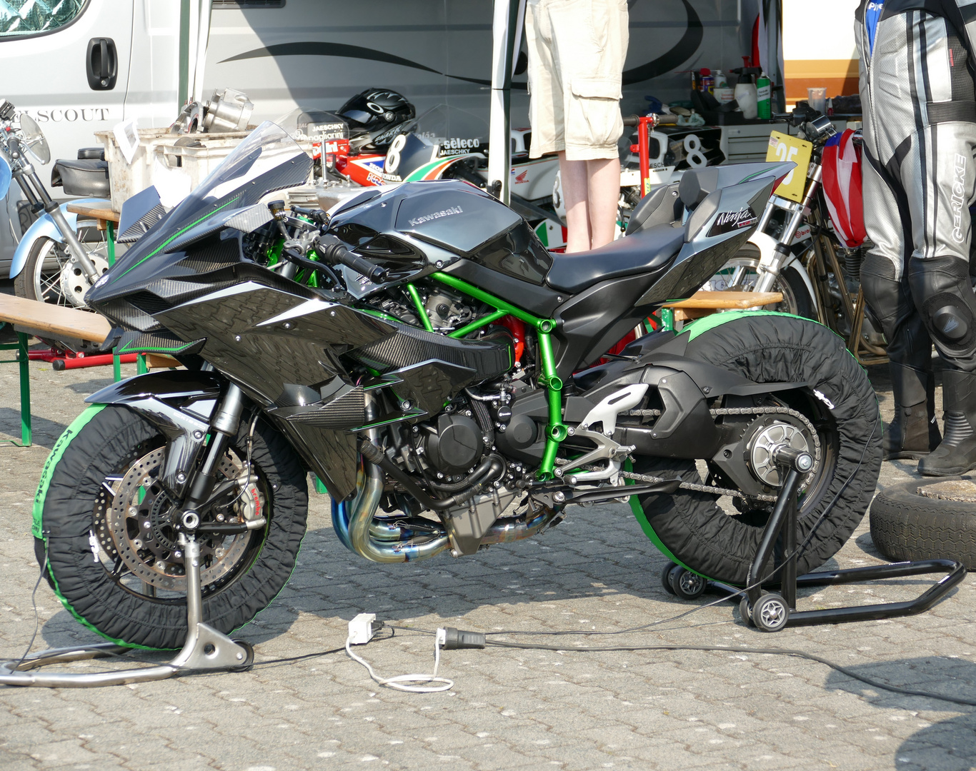 Kawasaki Ninja H2R in der Box