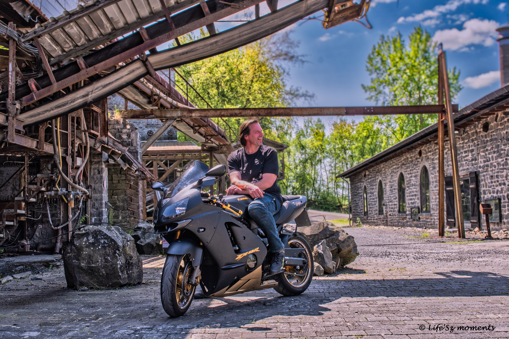 Kawasaki ZX 12R mit Fahrerportrait