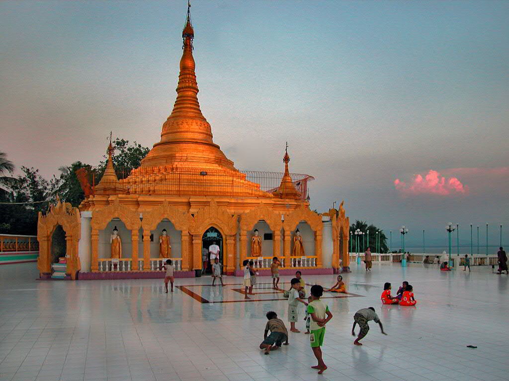 Kawthaung the Pyi Daw Aye Pagoda