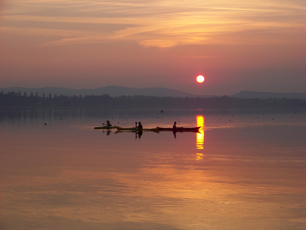 kayak al tramonto, pace e amicizia