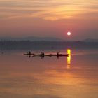 kayak al tramonto, pace e amicizia