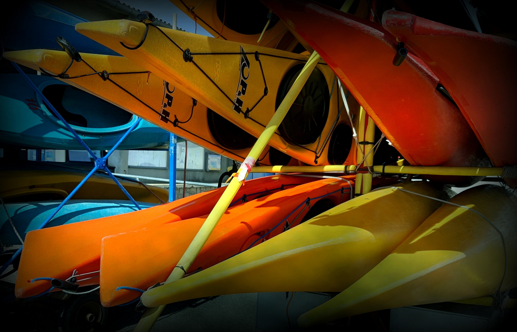 Kayaks de mer sur le port /Roscoff