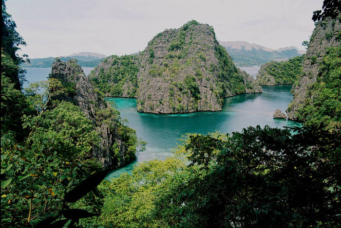 Kayangan Lake