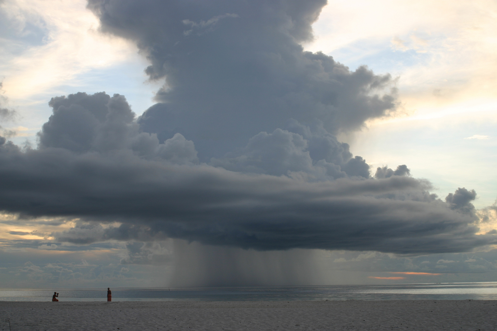 kb2Partielle Regenschauer Fihalohi Malediven Natur