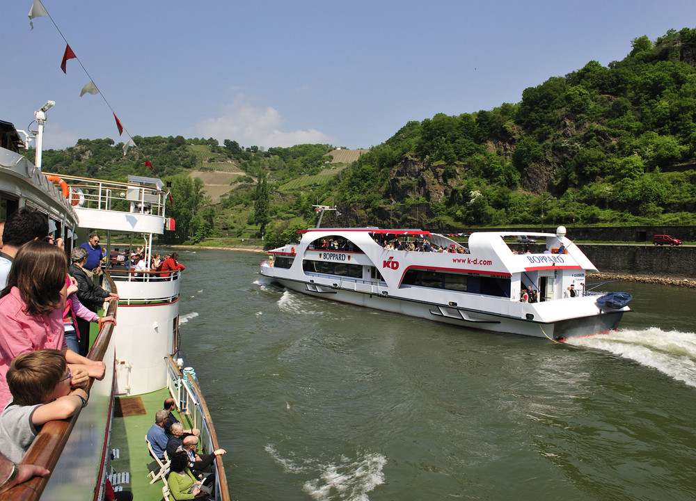 KD-Motorschiff BOPPARD passiert die GOETHE