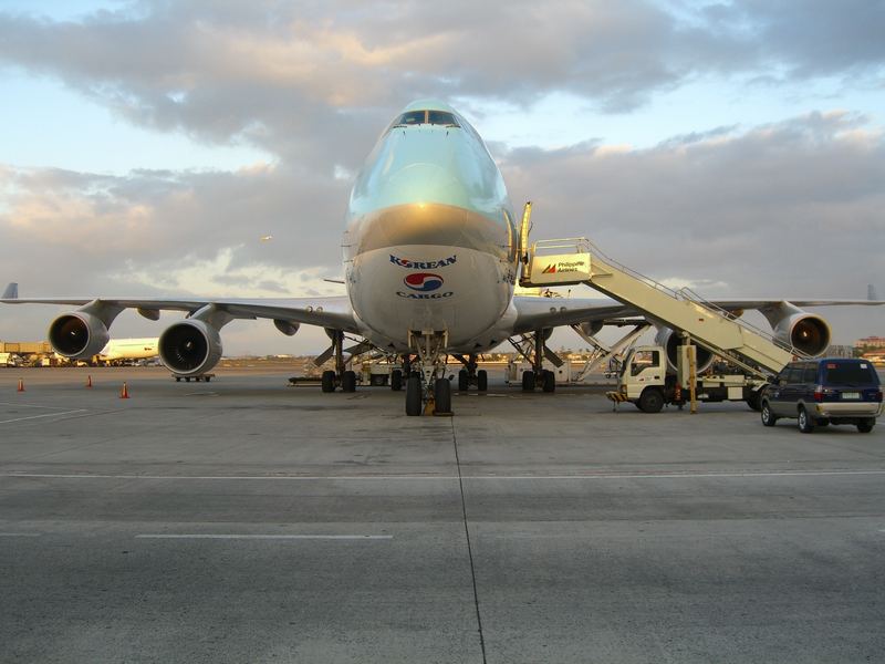 KE 747-400 Manila Airport