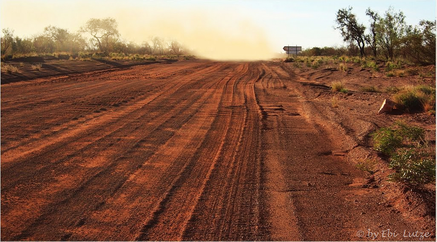 *** Keeping Distance / Tanami Road ***