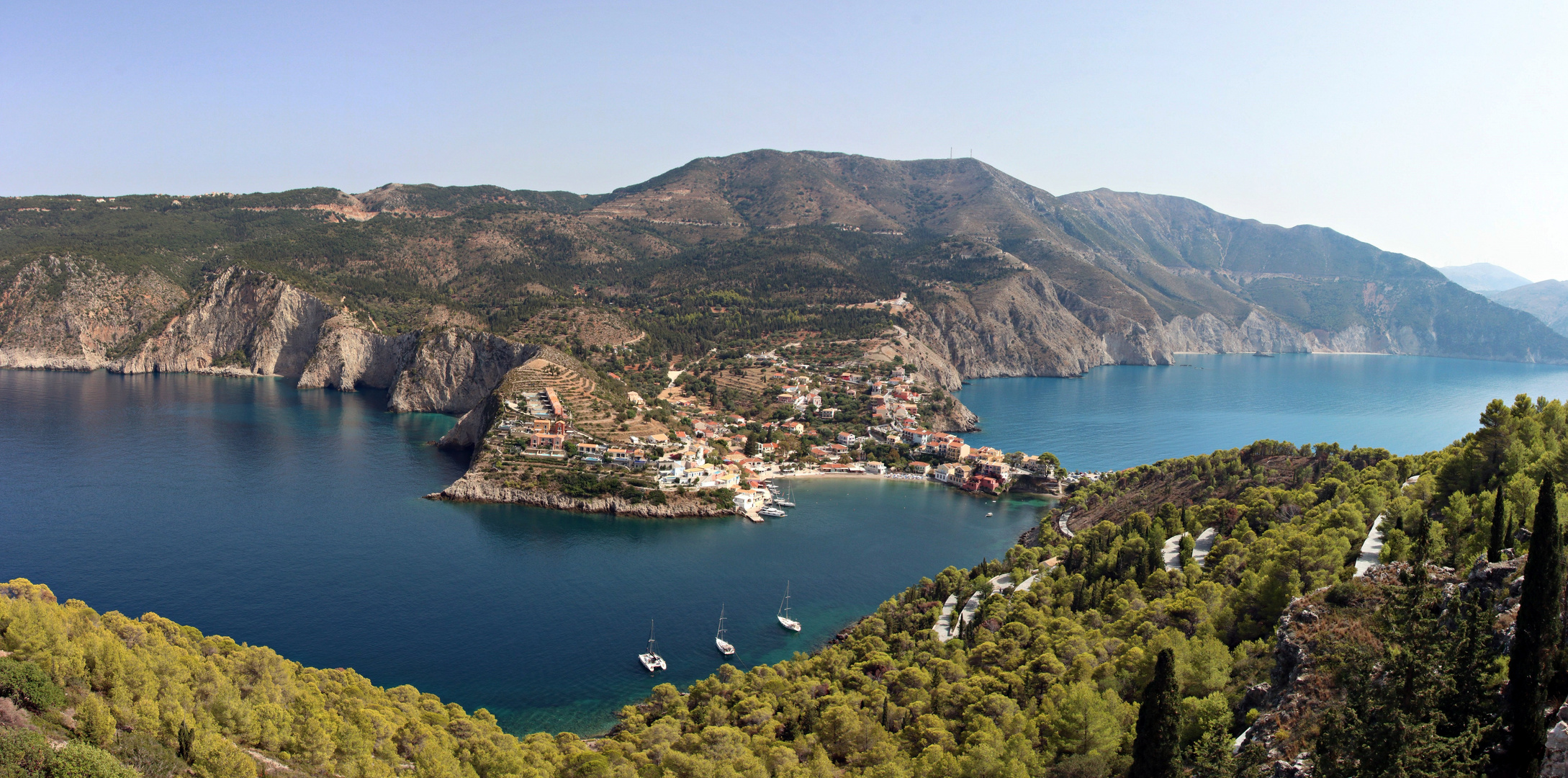 Kefalonia, die Küste um das schöne Dorf Assos.