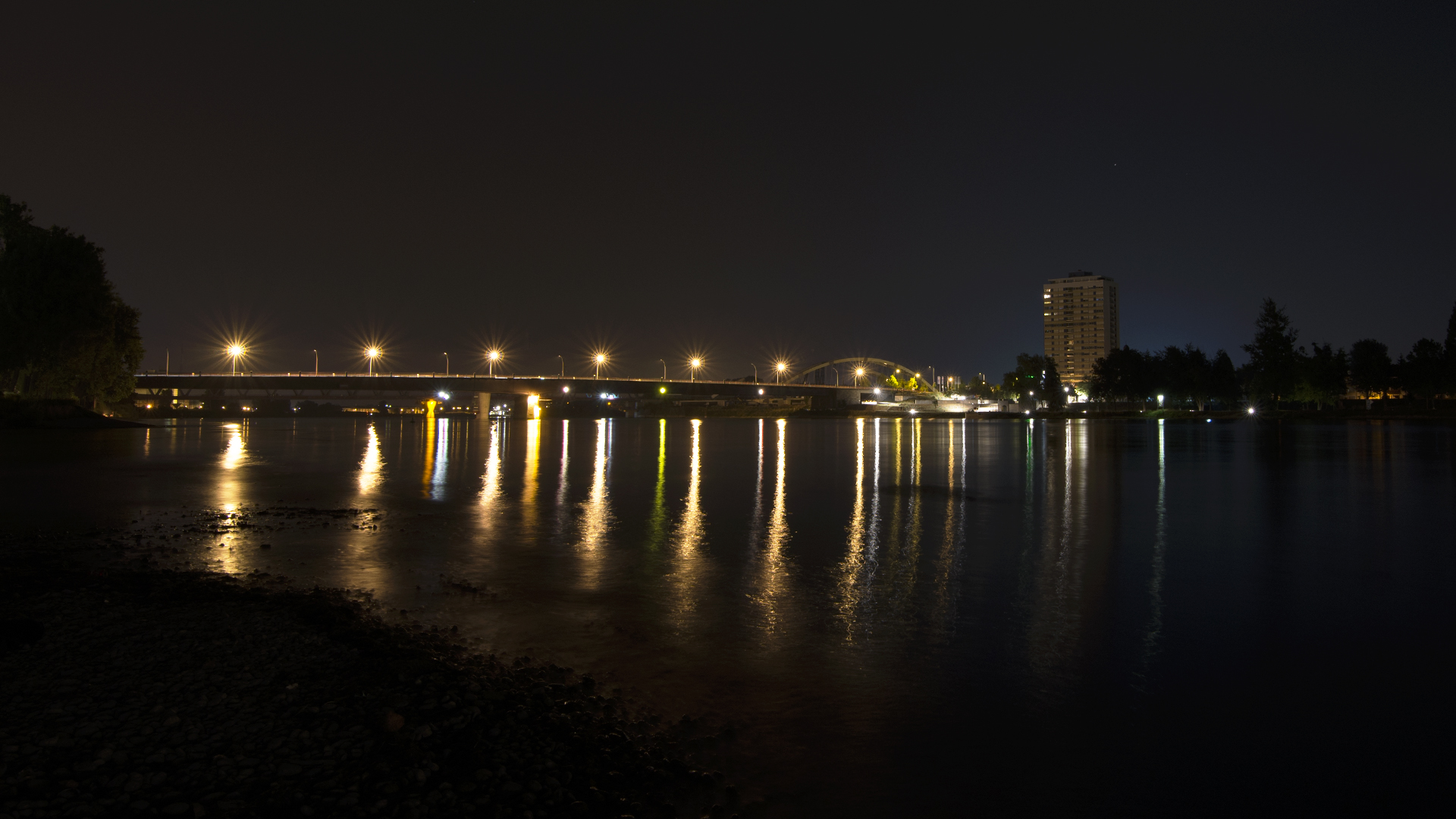 Kehl Europabrücke bei Nacht